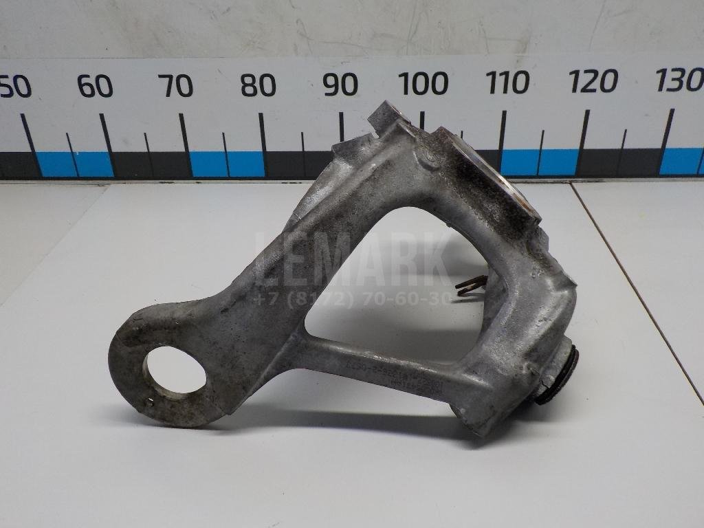 Кулак поворотный задний левый