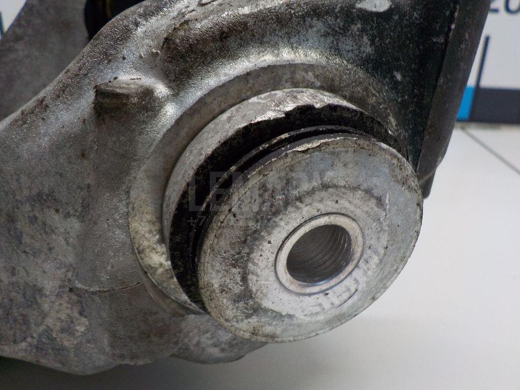 Кулак поворотный задний левый