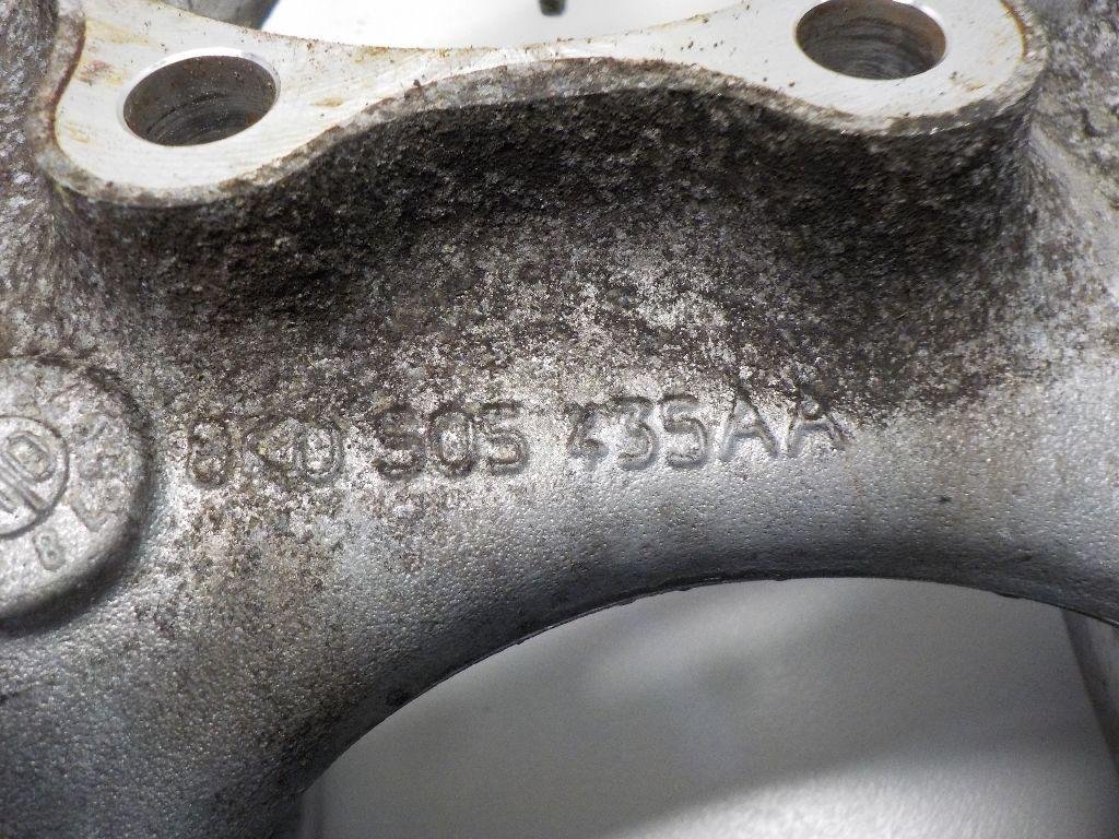 Кулак поворотный задний левый