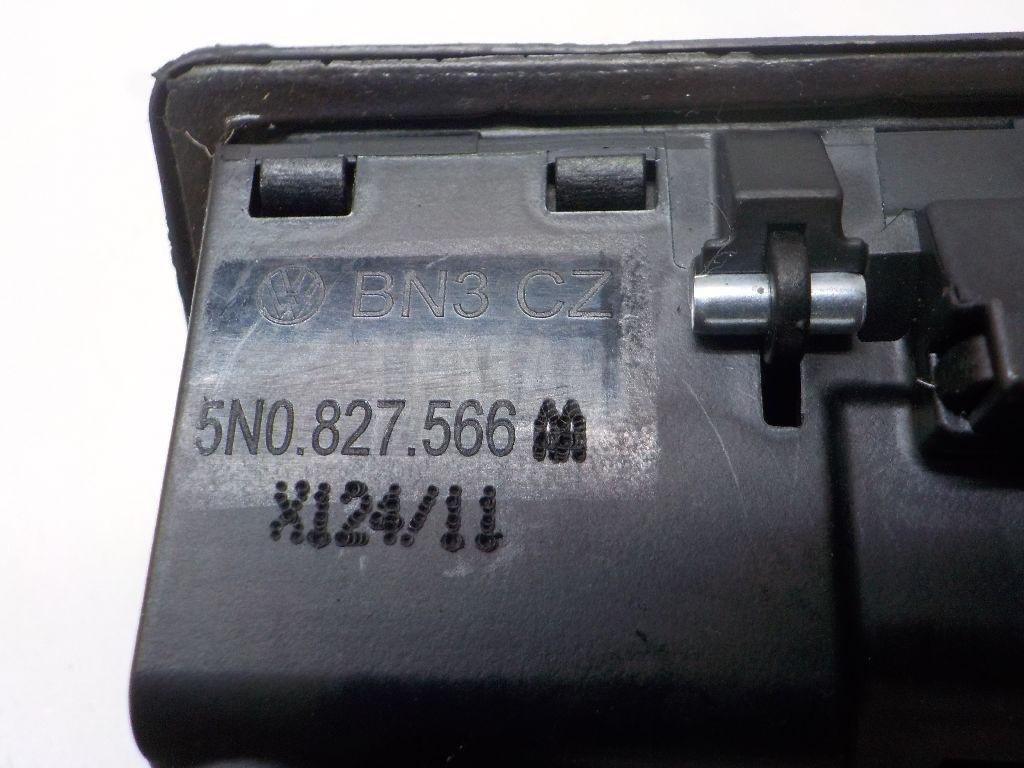 Кнопка открывания багажника