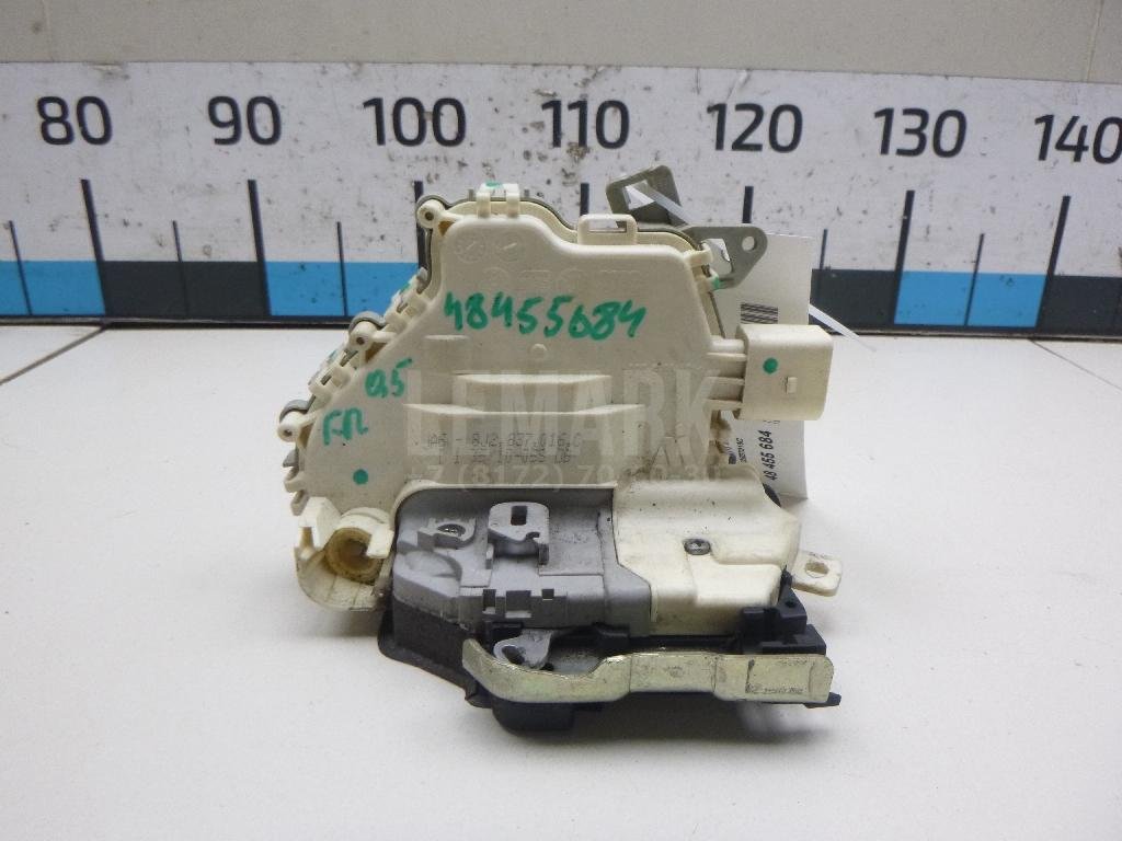 Замок двери передней правой