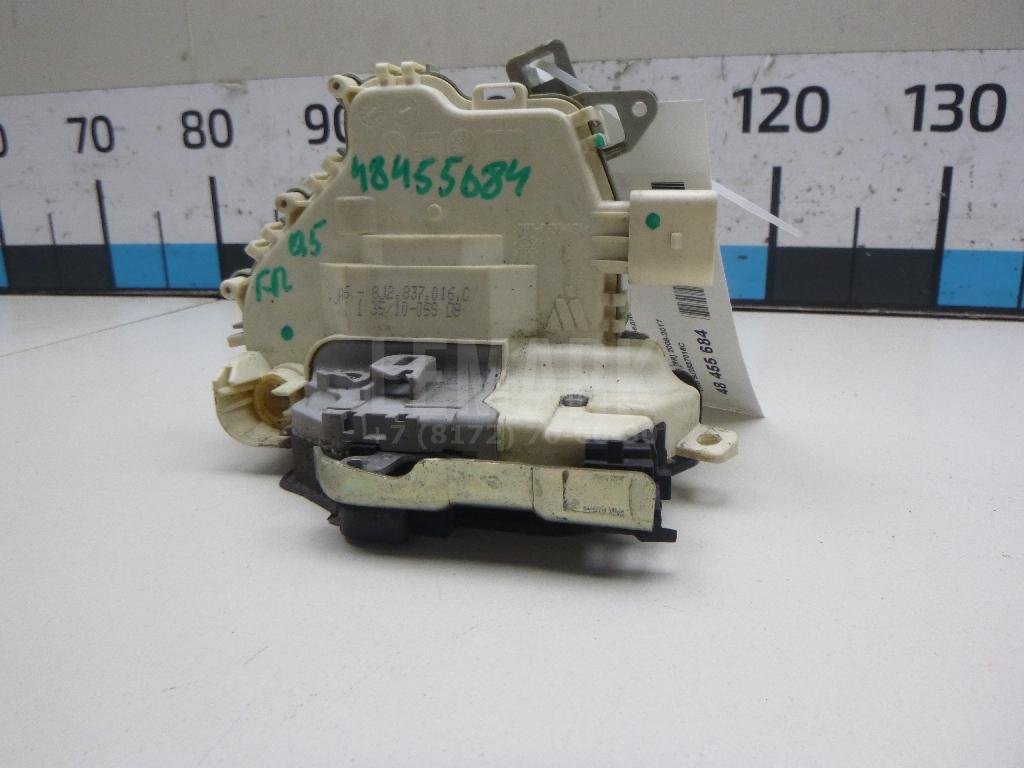 Замок двери передней правой