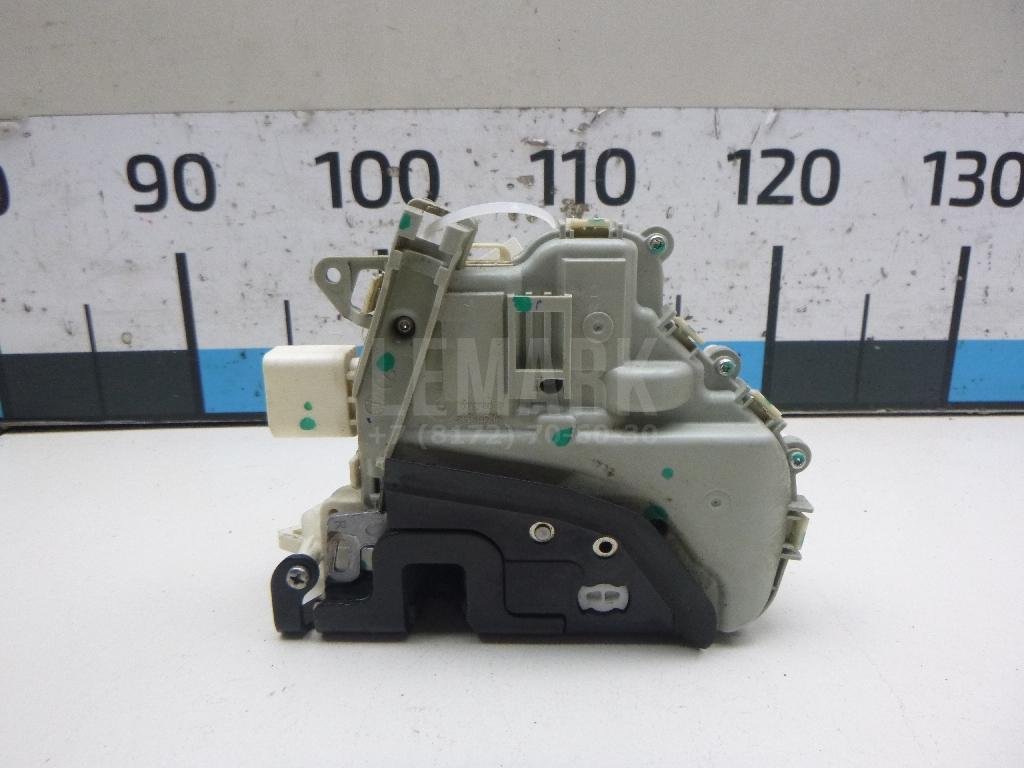 Замок двери передней правой