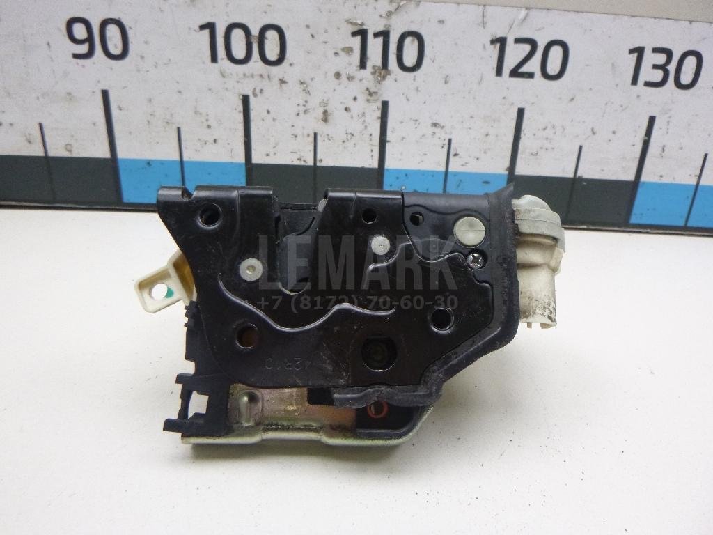 Замок двери передней правой