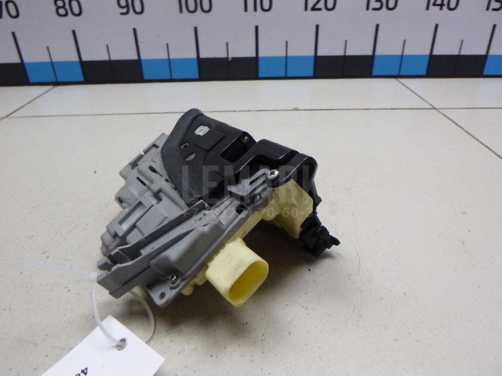 Замок двери передней правой