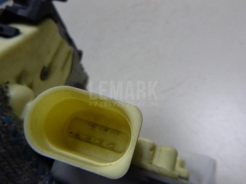 Замок двери передней правой