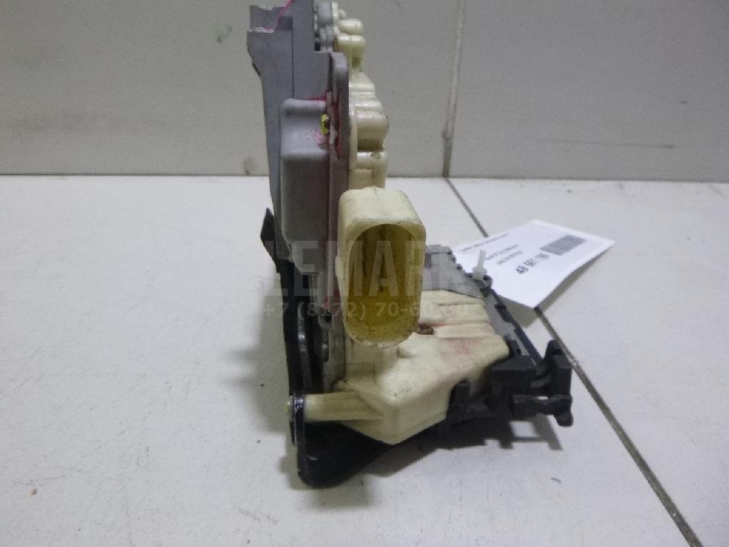 Замок двери передней левой