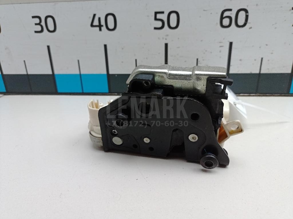 Замок двери передней правой