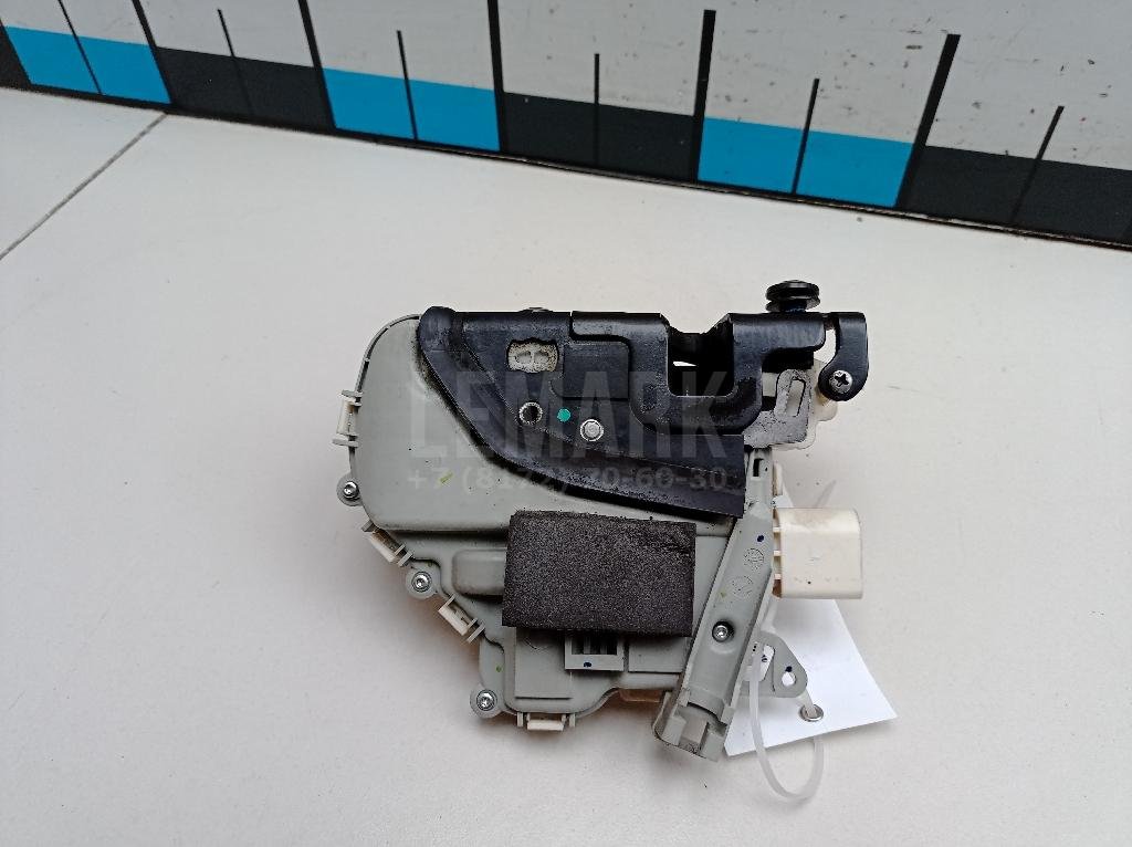 Замок двери передней правой