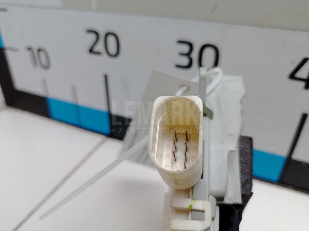 Замок двери передней правой