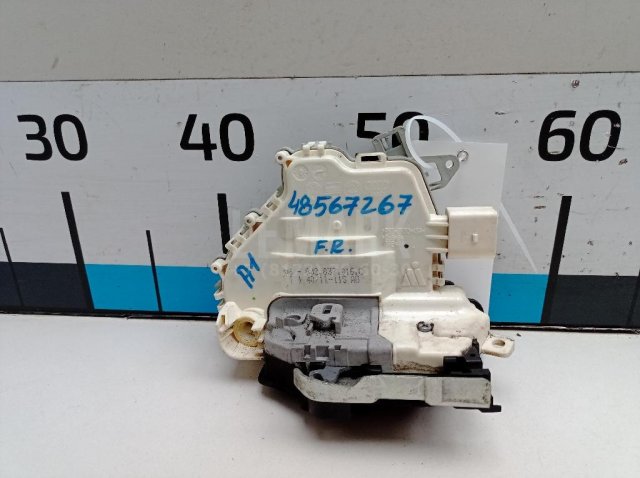 Замок двери передней правой