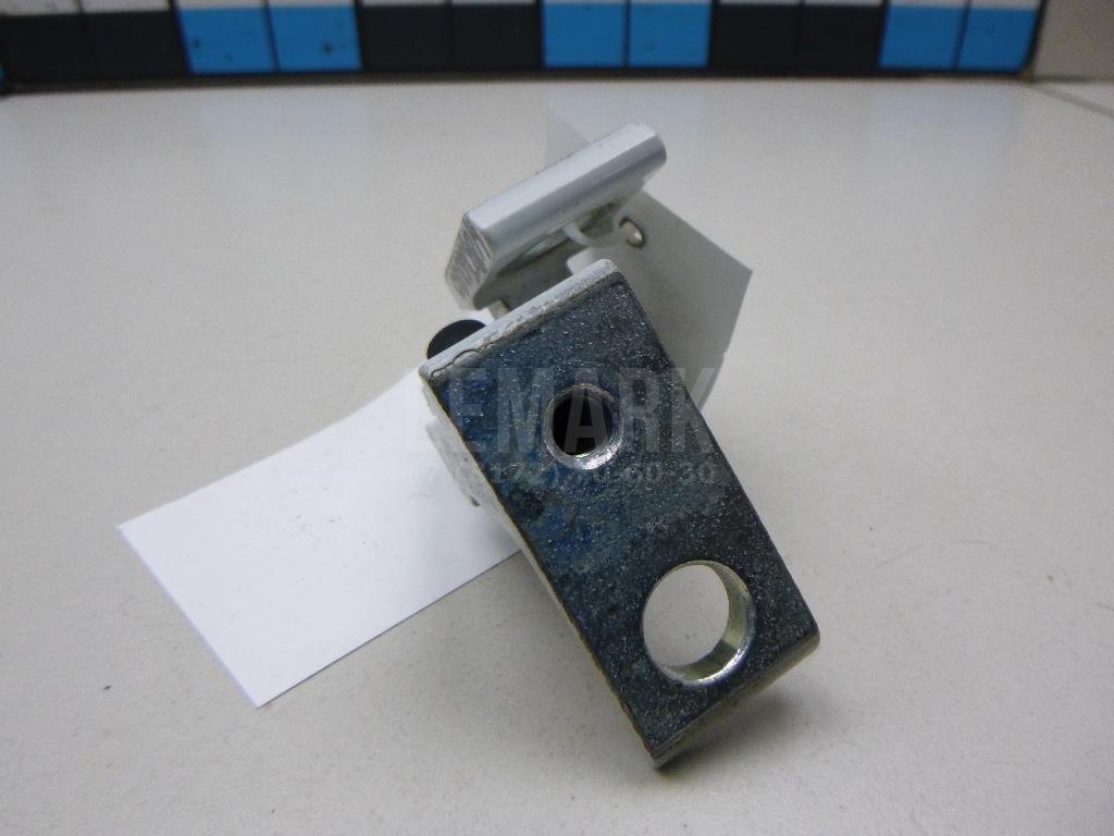 Петля двери