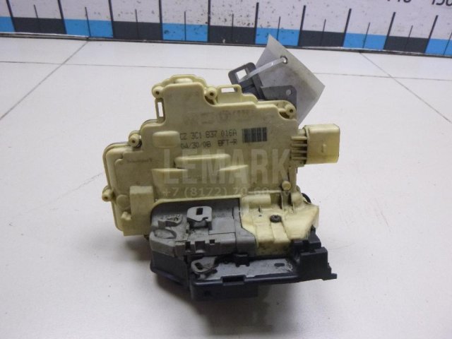 Замок двери передней правой