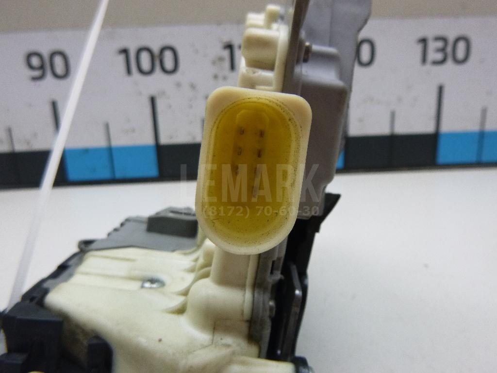 Замок двери передней правой