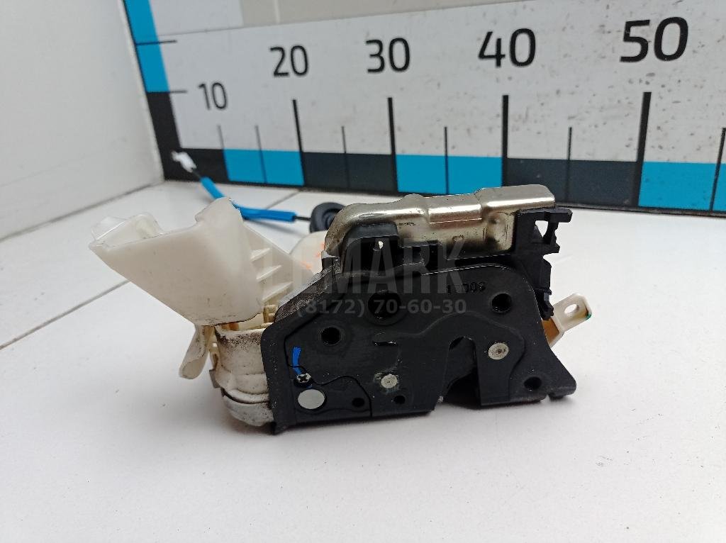 Замок двери передней правой