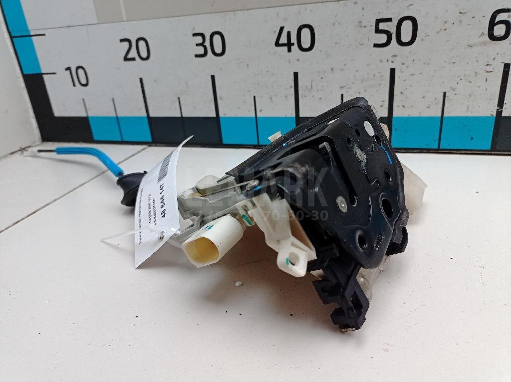 Замок двери передней правой