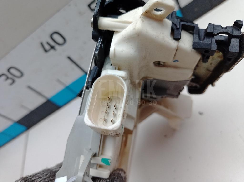 Замок двери передней правой