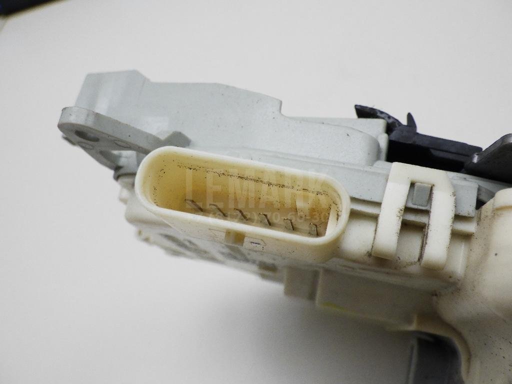 Замок двери задней правой