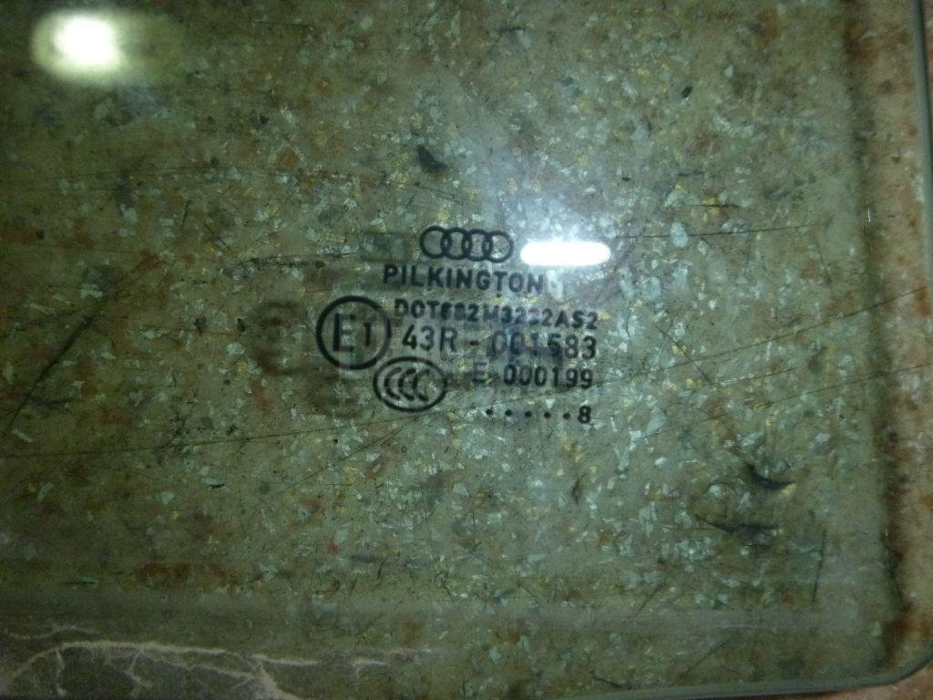 Стекло двери задней правой