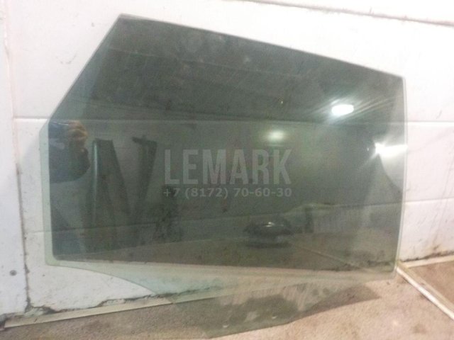 Стекло двери задней правой