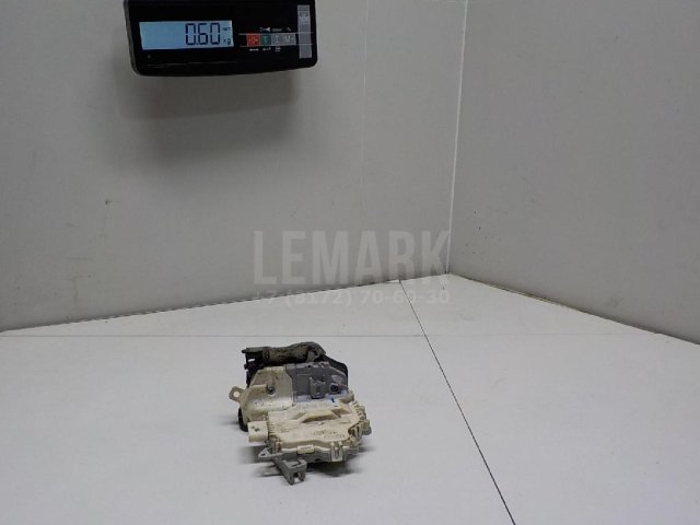 Замок двери задней правой