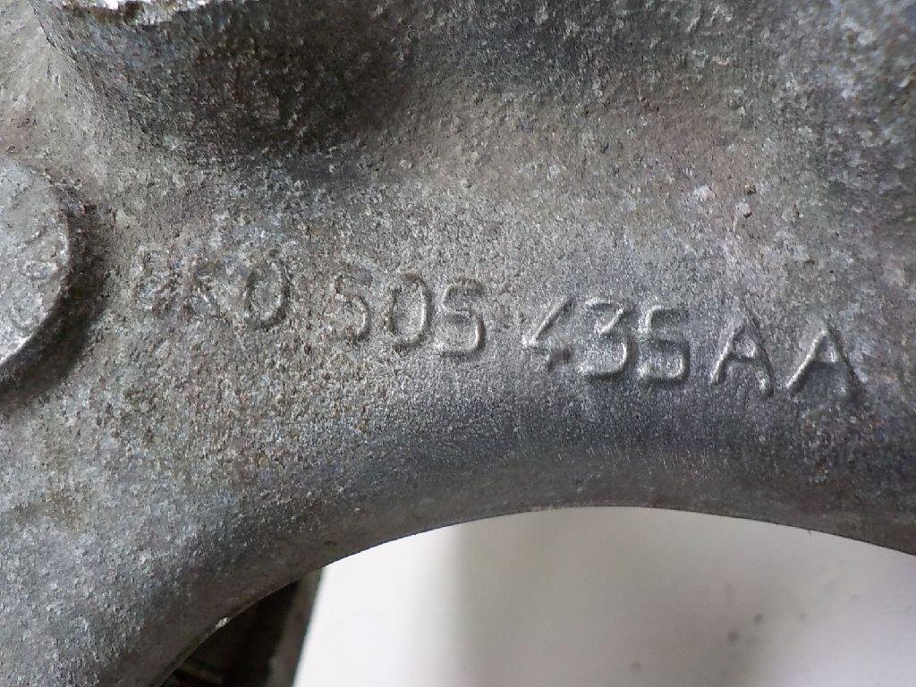 Кулак поворотный задний левый