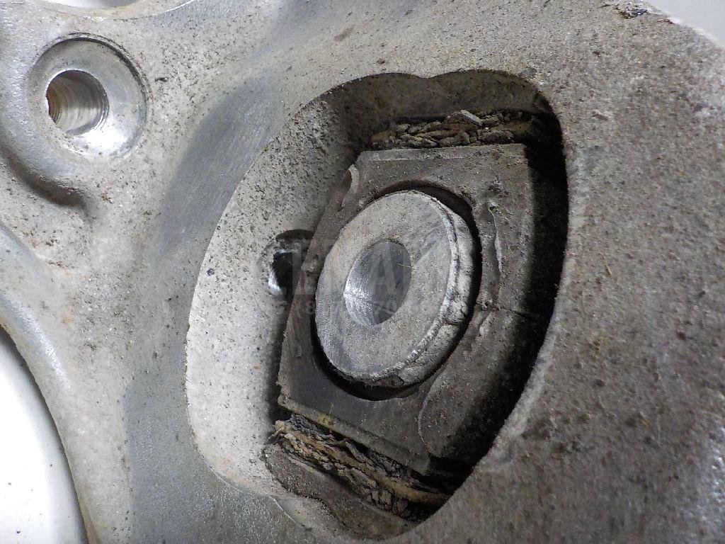 Кулак поворотный задний левый