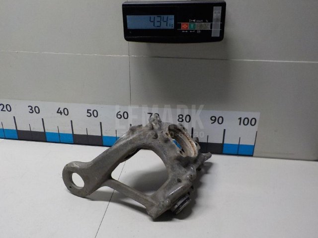 Кулак поворотный задний левый