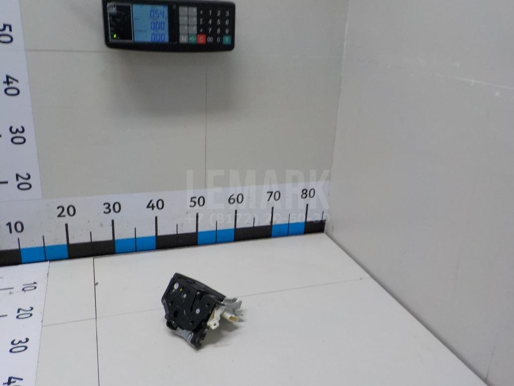 Замок двери задней левой