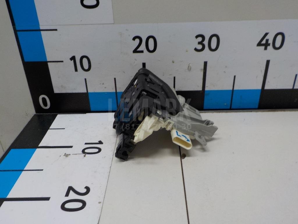 Замок двери задней левой