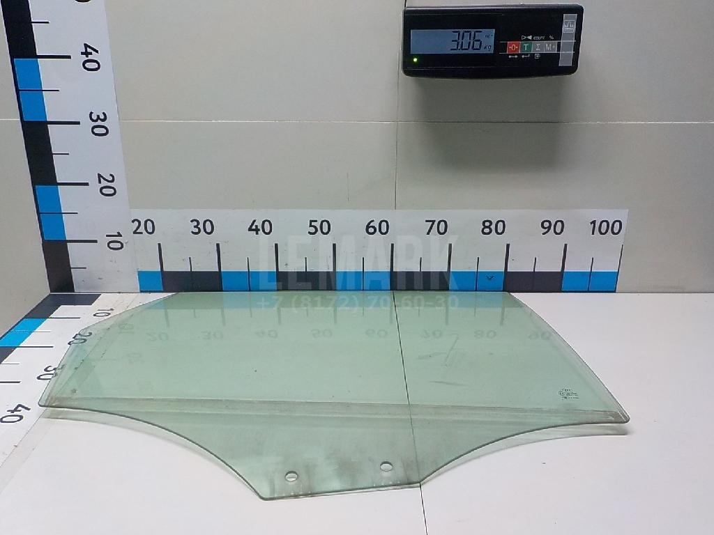 Стекло двери задней правой