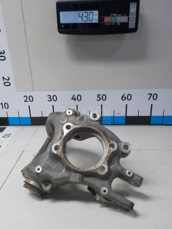 Кулак поворотный задний левый