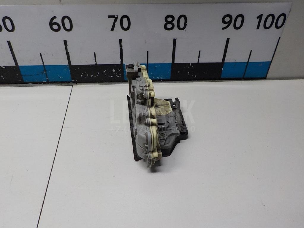 Замок двери передней правой