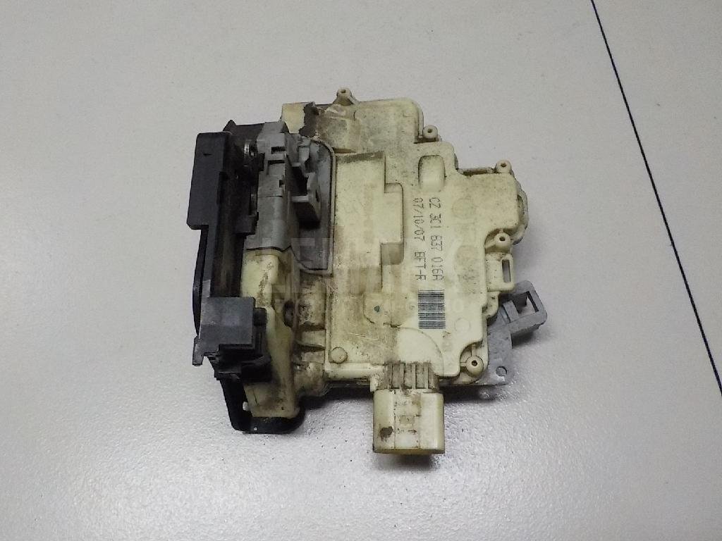 Замок двери передней правой