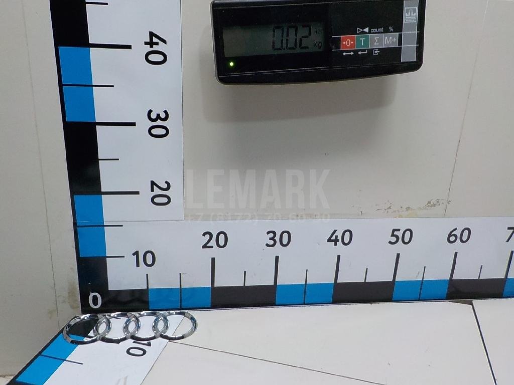 Эмблема на крышку багажника