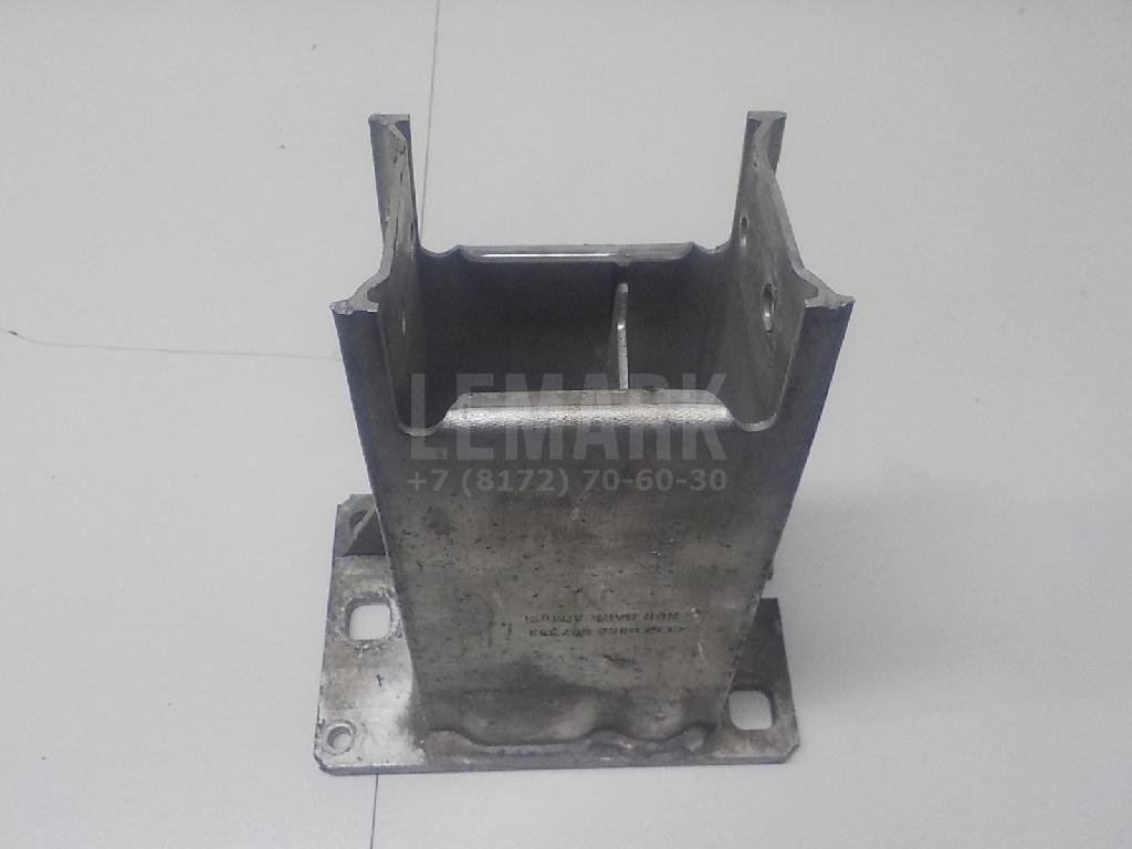 Кронштейн усилителя переднего бампера левый