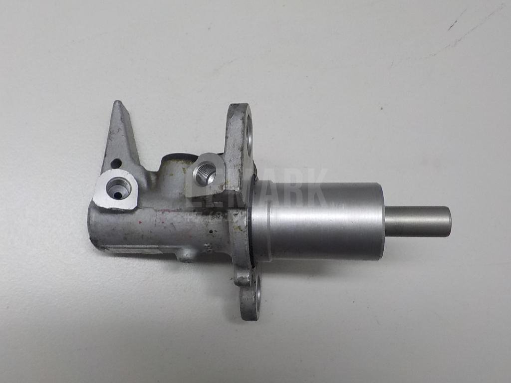 Цилиндр тормозной главный