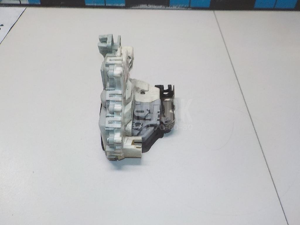 Замок двери передней правой