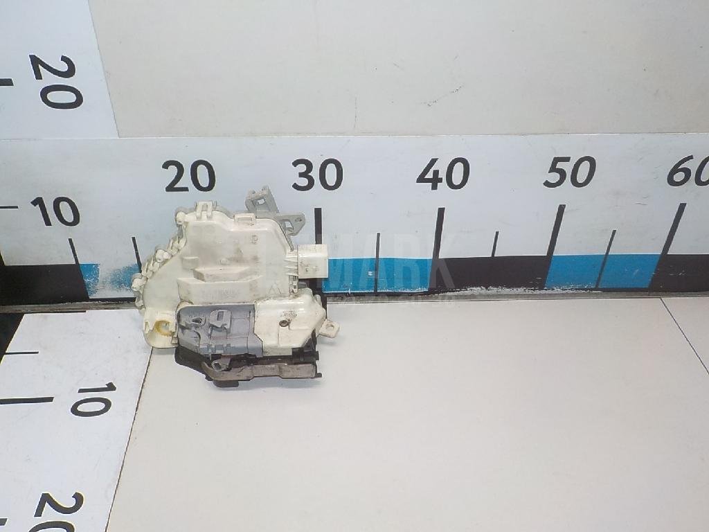 Замок двери передней правой