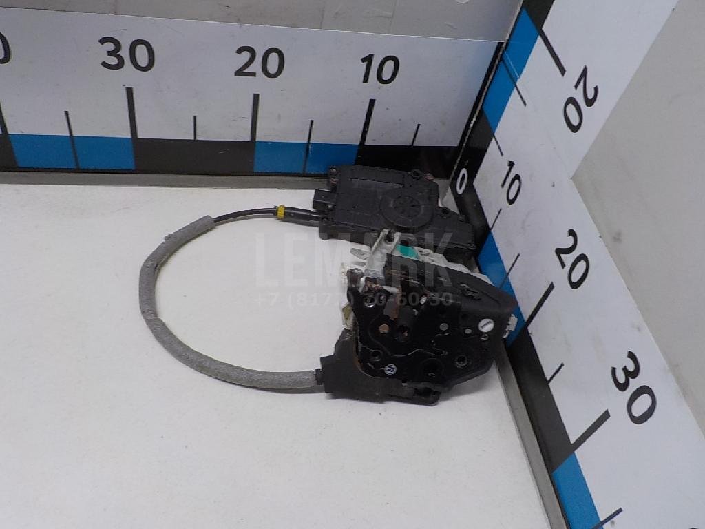 Замок двери передней правой