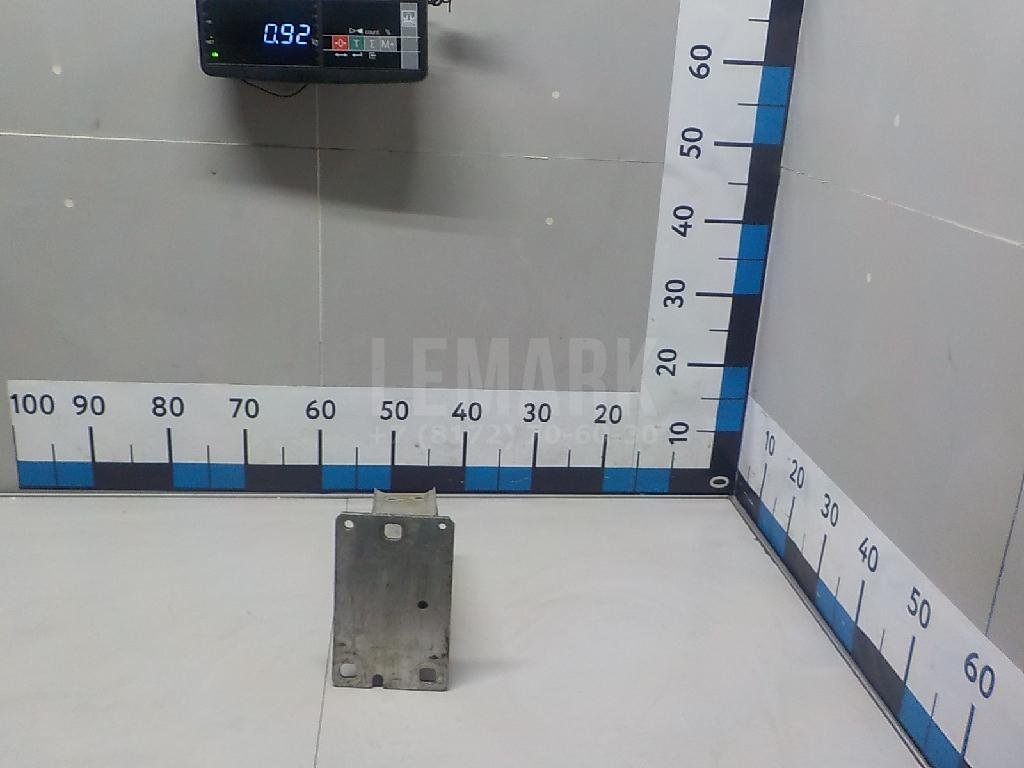 Кронштейн усилителя переднего бампера левый