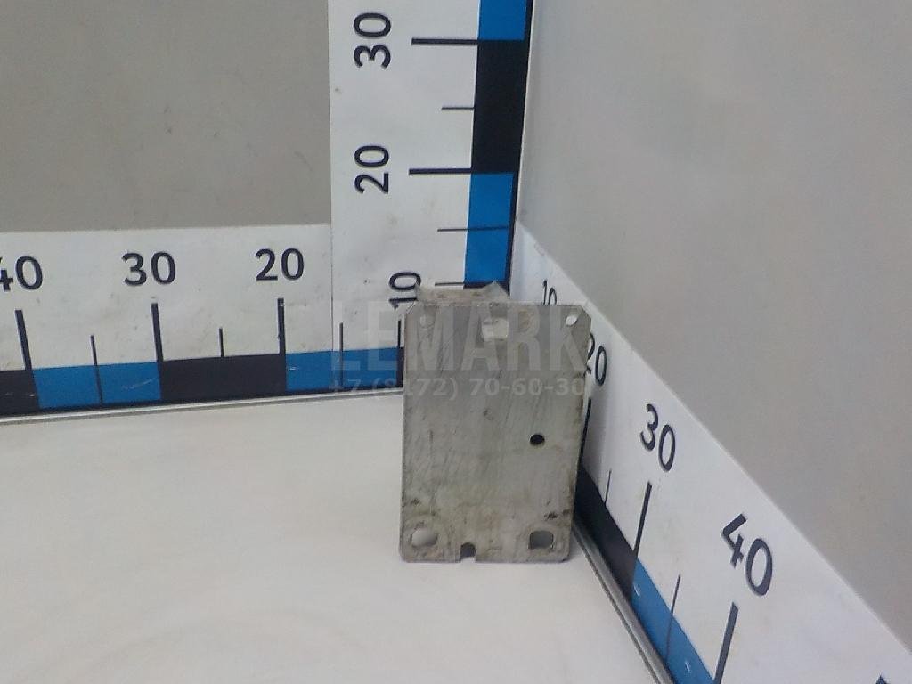 Кронштейн усилителя переднего бампера левый