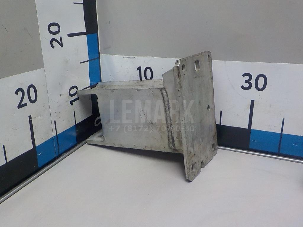 Кронштейн усилителя переднего бампера левый