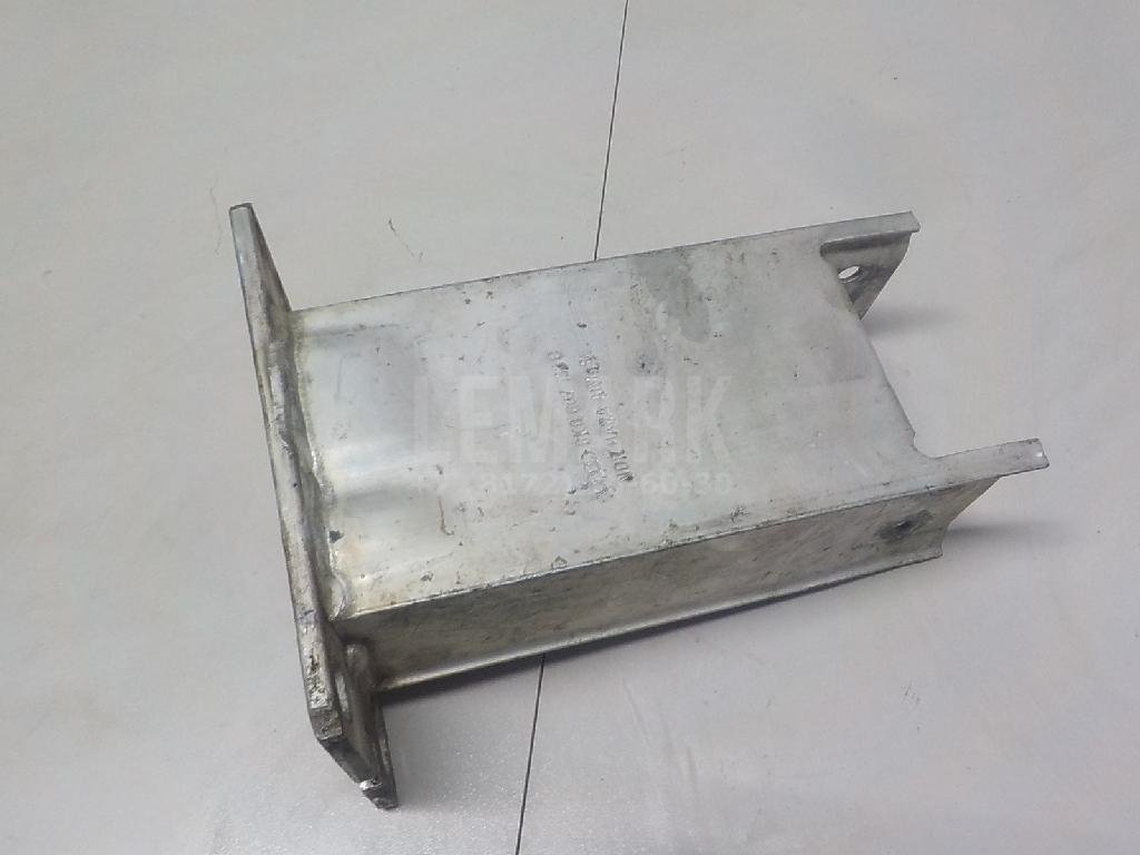 Кронштейн усилителя переднего бампера левый