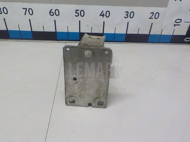 Кронштейн усилителя переднего бампера правый