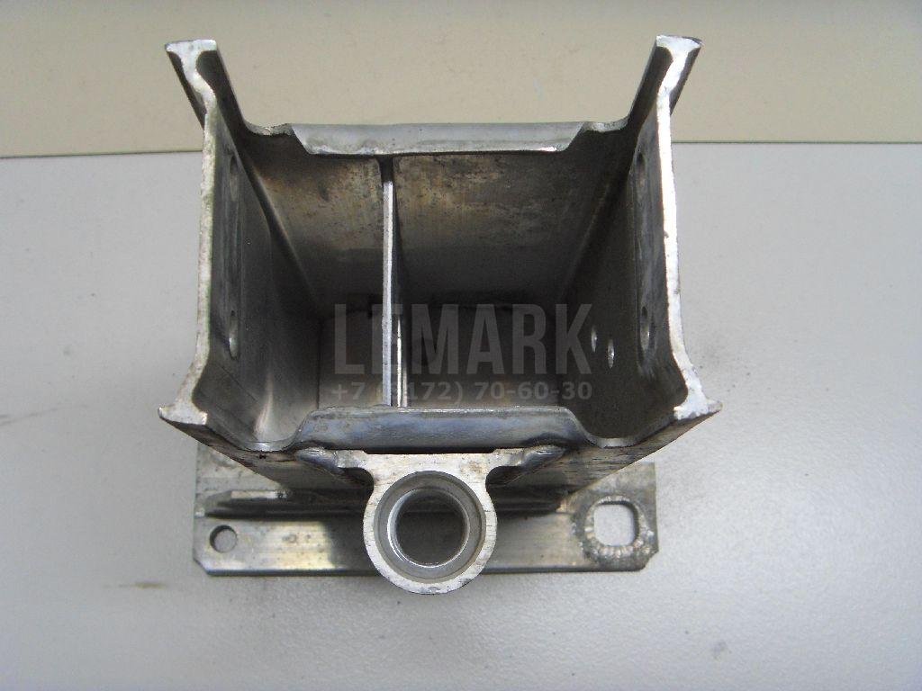 Кронштейн усилителя переднего бампера правый