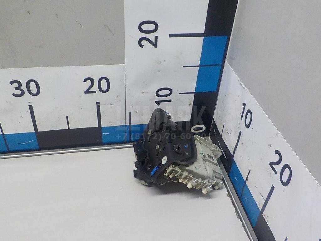 Замок двери задней правой