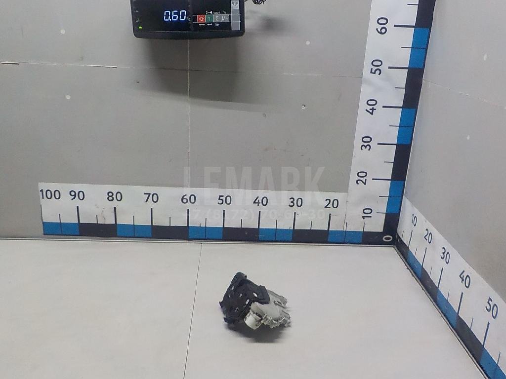 Замок двери передней правой