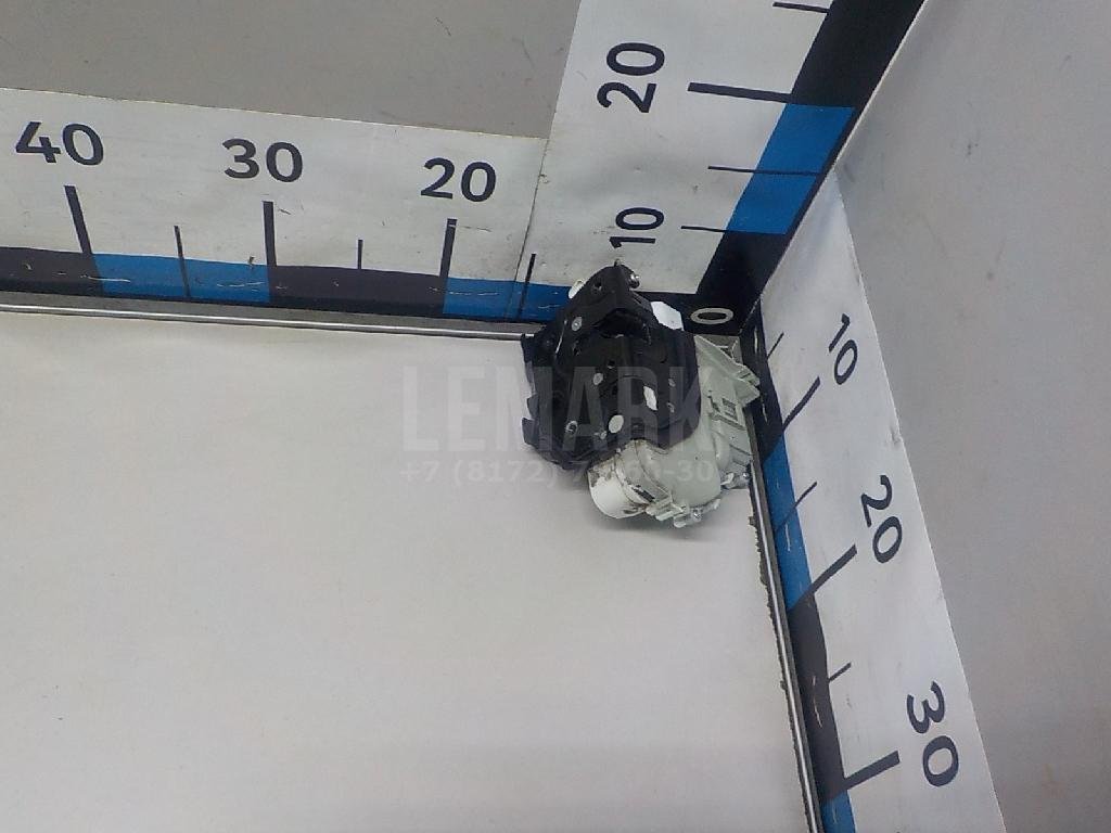 Замок двери передней правой