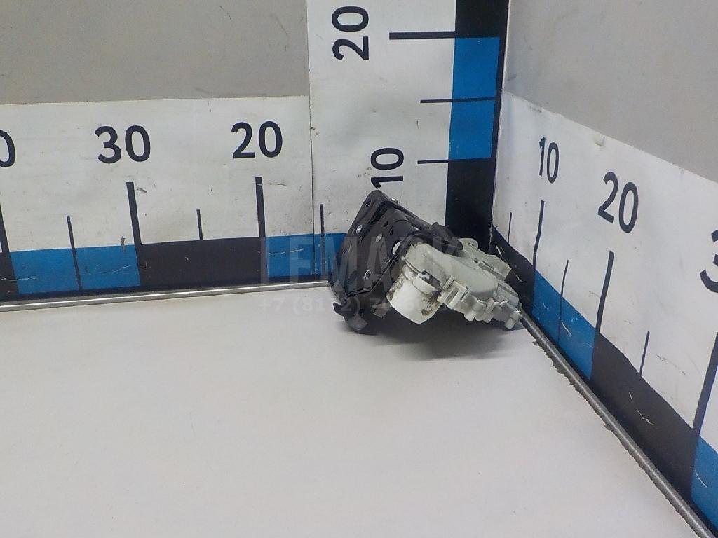 Замок двери передней правой